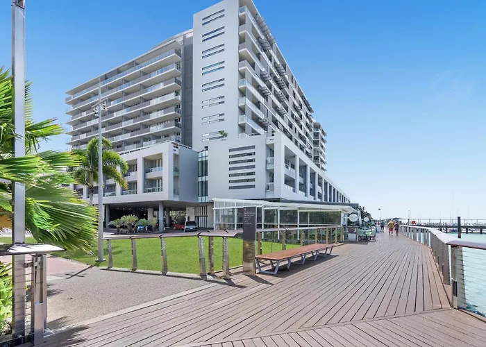 Belle Escapes - 405 Harbour Lights Apartment Cairns