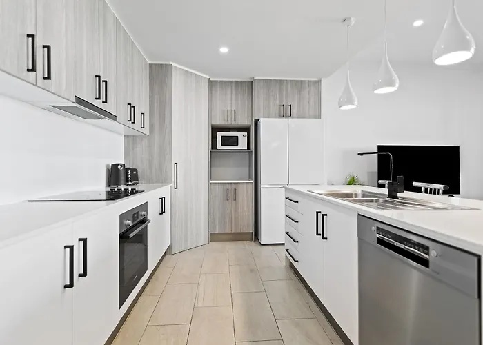 Mountain Air And Modern Flair 'Your Cairns Getaway'