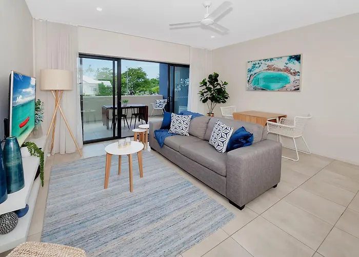 Coastal 2-Bed With Parking & Pool By The Ocean Apartment Cairns