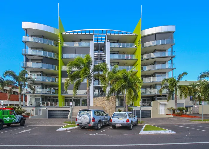 Pool View City Centre Apartment 206 Cairns