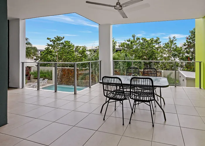 Pool View City Centre Apartment 206 Cairns