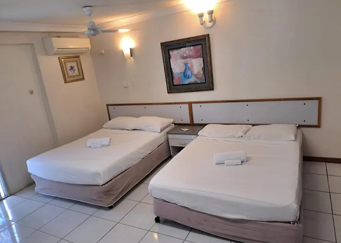 Cairns Holiday Lodge