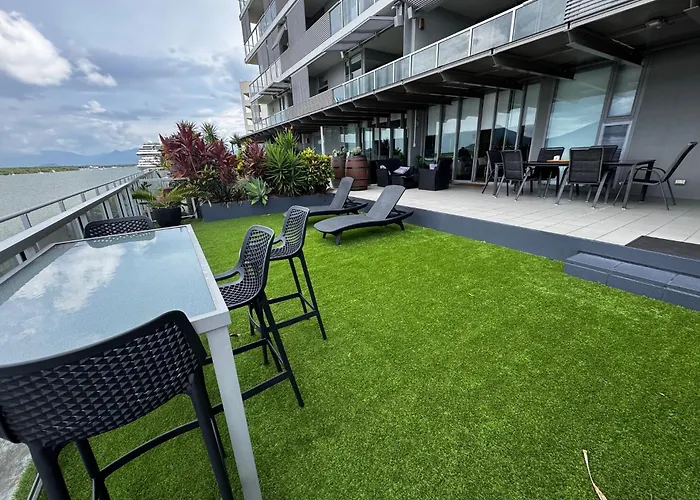 Cairns Waterfront Luxury At Harbourlights Apartment