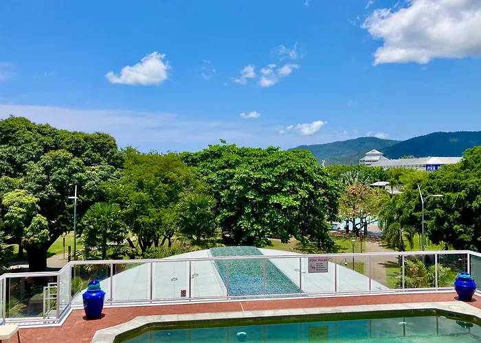 Cairns Esplanade Lagoon Apartment
