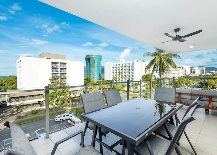 Panorama Cairns - City & Coastal Views With Pool