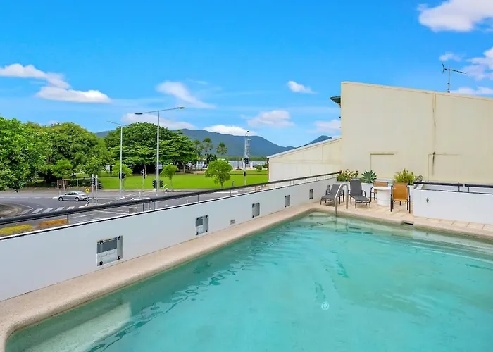 Madison Magic - Waterfront Balcony Haven With Pool Apartment Cairns