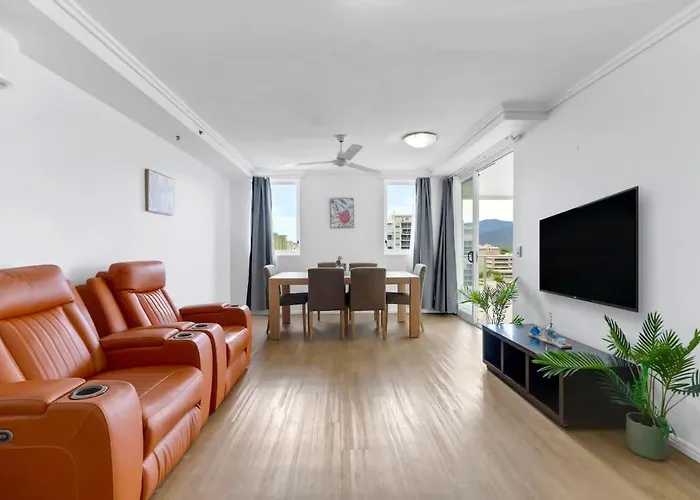 Mcleod Rise - Cairn Base With Rooftop Pool & Spa Cairns