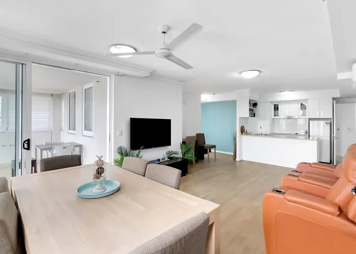 Mcleod Rise - Cairn Base With Rooftop Pool & Spa Cairns