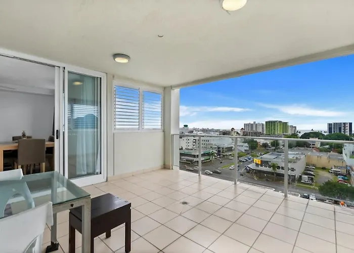 Mcleod Rise - Cairn Base With Rooftop Pool & Spa Cairns