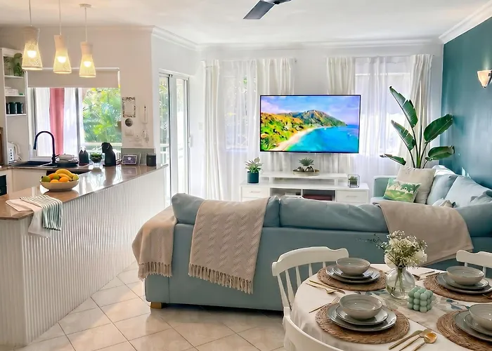 Luxury 2 Bedroom Apartment, Treetop Views, Resort With 4 Swimming Pools Cairns