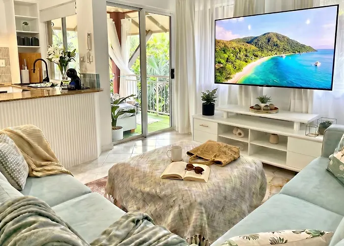 Luxury 2 Bedroom Apartment, Treetop Views, Resort With 4 Swimming Pools Cairns