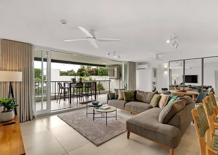 Seven At Aquarius - Coral Sea Views Near The Lagoon Cairns