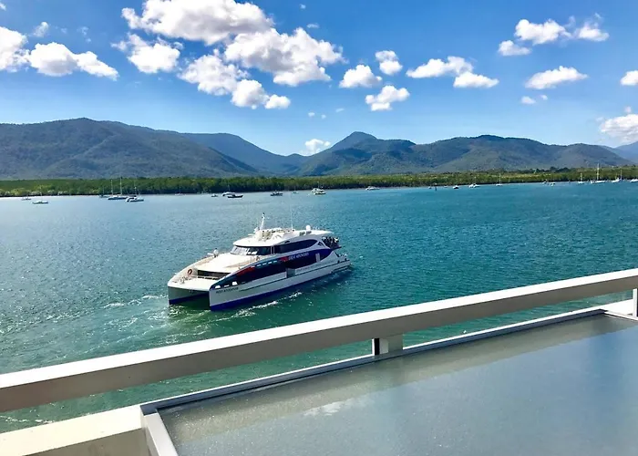 Cairns Waterfront Luxury At Harbourlights Apartment